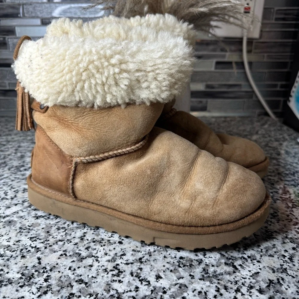 UGG Krista Bell Lace Up Boots Tan Shearling Winter Boots Size 8